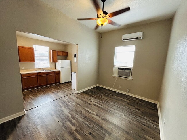 Super Affordable South Side Two Bedroom - Super Affordable South Side Two Bedroom Apartment