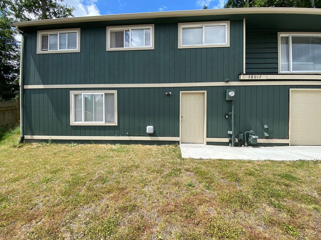 35017 28th Ave SW, Federal Way, WA 98023 Townhome Rentals in Federal