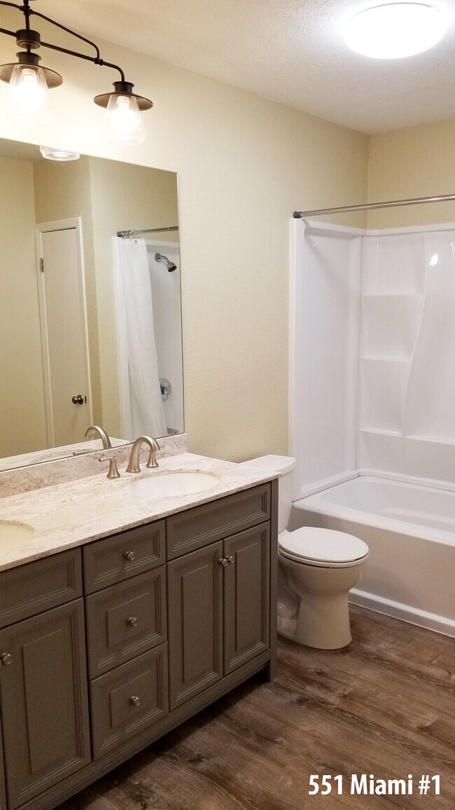 Baño - 551 Miami Rd