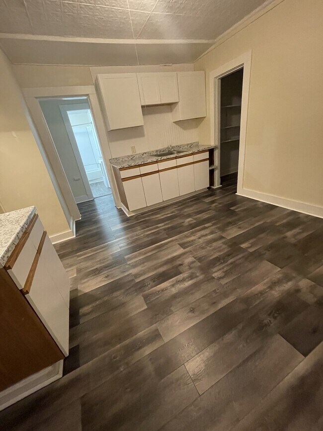 Building Photo - Massasoit Pl 14-16