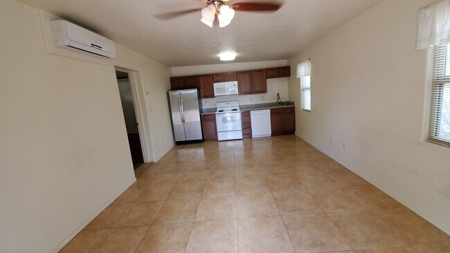 Foto del edificio - Grant and Country Club Private Guesthouse with AC