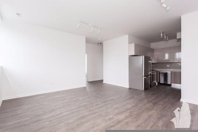 Building Photo - 931 W Dakin St