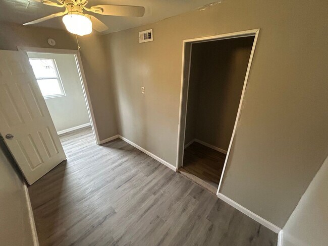 Building Photo - 2347 Rosedale Ave