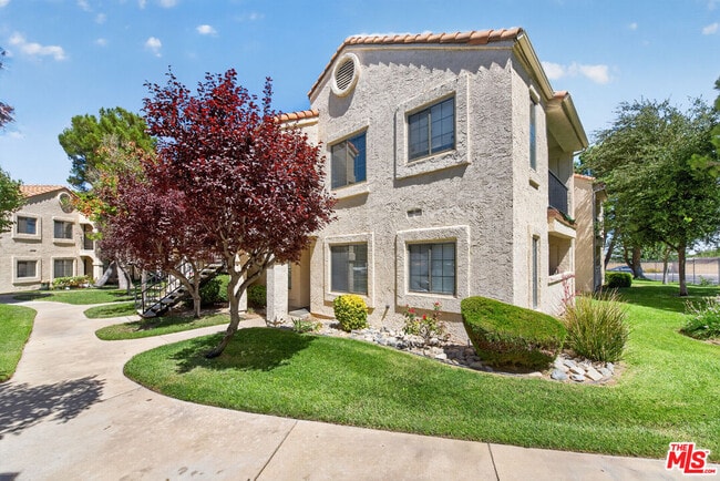 Building Photo - 2554 Olive Dr