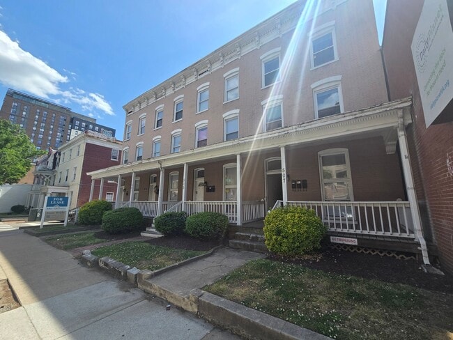 Photo - 501 W Grace St Apartment