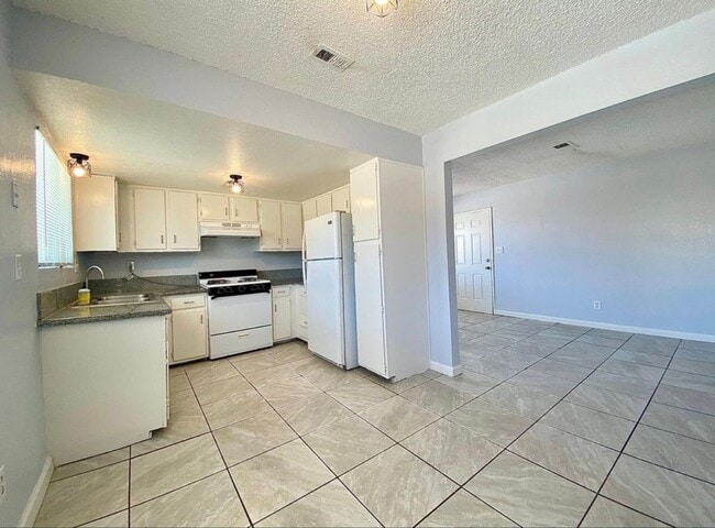 Building Photo - 1313 Bernard St