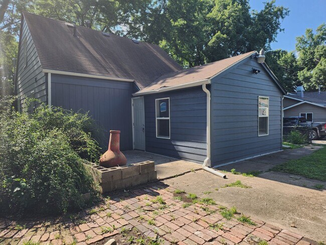 Foto del edificio - Remodeled Two Bedroom House!