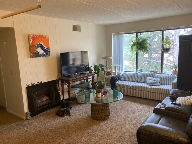 Building Photo - 630 Hidden Valley Club Dr