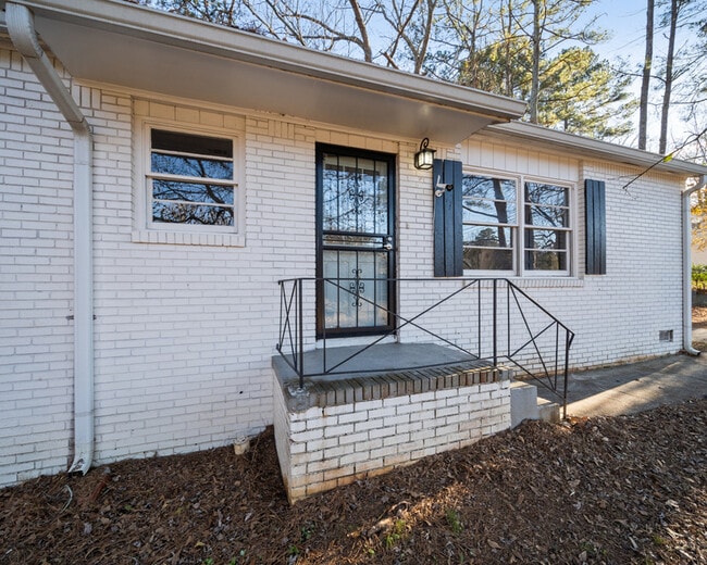 Photo - 2371 Swallow Cir SE House