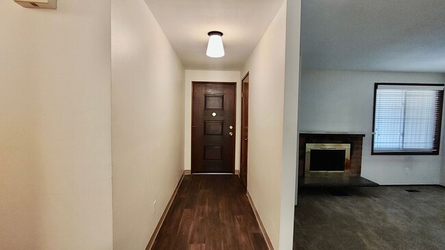 Building Photo - **$500 OFF FIRST FULL MONTH'S RENT** Amazi...