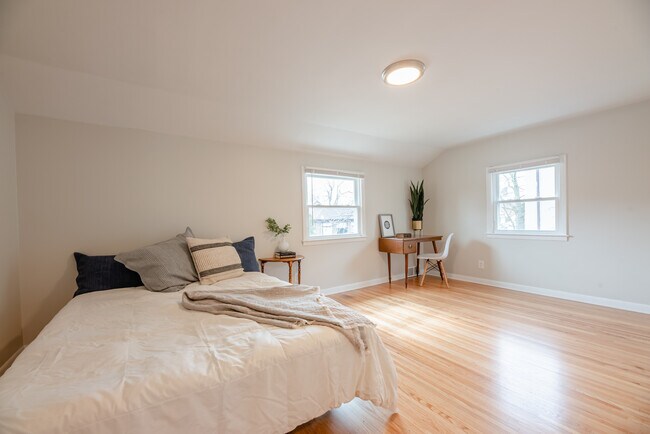 Foto del edificio - 738 Blossom Rd