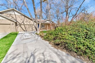 Building Photo - 4552 W Kendall St