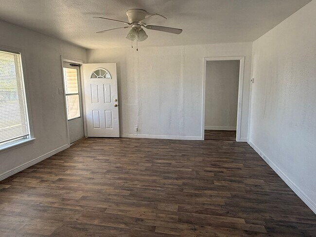 Foto del edificio - 3137 N Tom Green Ave