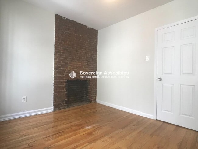 Building Photo - 405 W 49th St