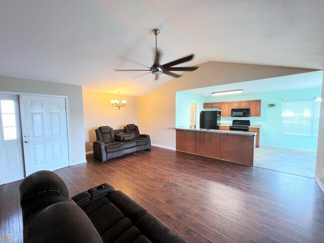 Foto del edificio - 8002 Ponderosa Pine Ave
