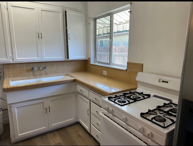 Photo - 14259 Roscoe Blvd (Los Angeles, CA) Apartment
