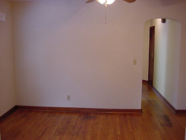 Building Photo - 258 Senator Place