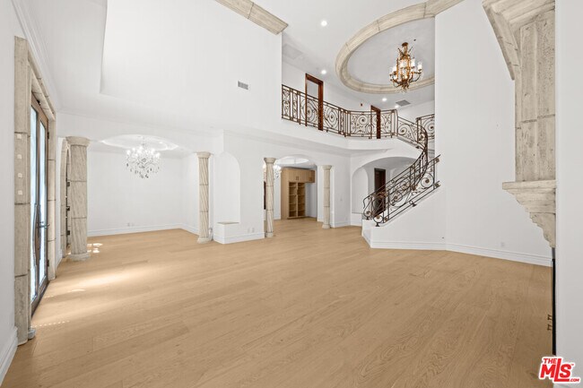 Foto del edificio - 119 N Maple Dr