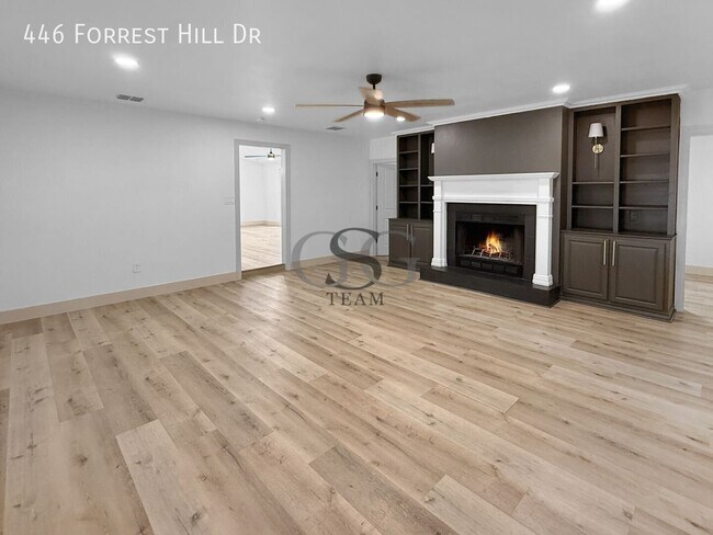 Foto del edificio - 446 Forrest Hill Dr