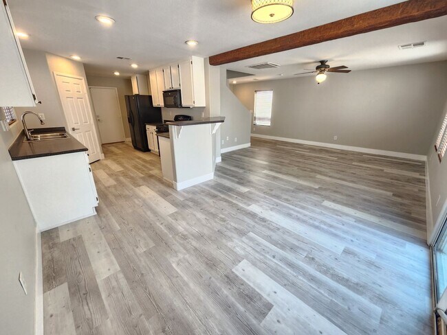Building Photo - Las Vegas Living: Spacious 3-Bedroom Home ...
