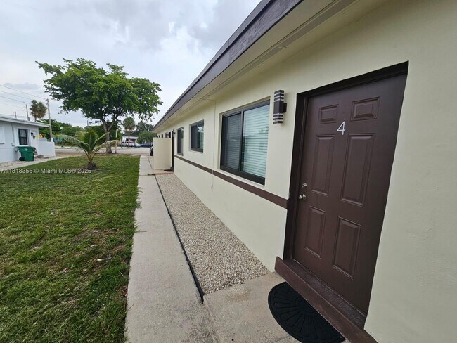 Foto del edificio - 1020 Opa-locka Blvd
