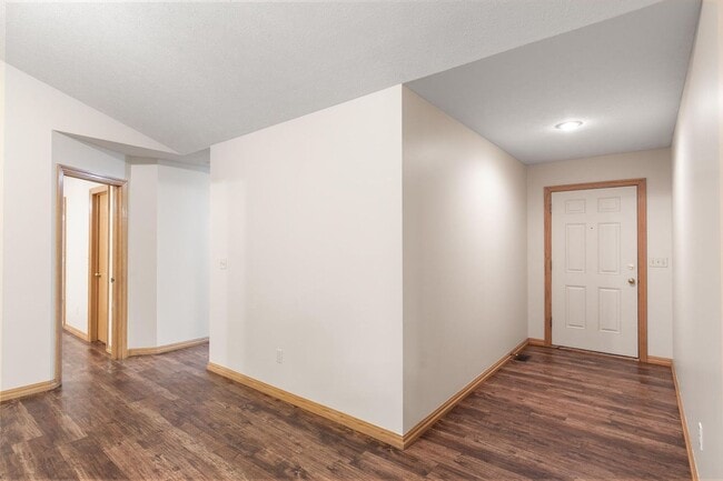 Foto del edificio - All brick home in Glendale schools!