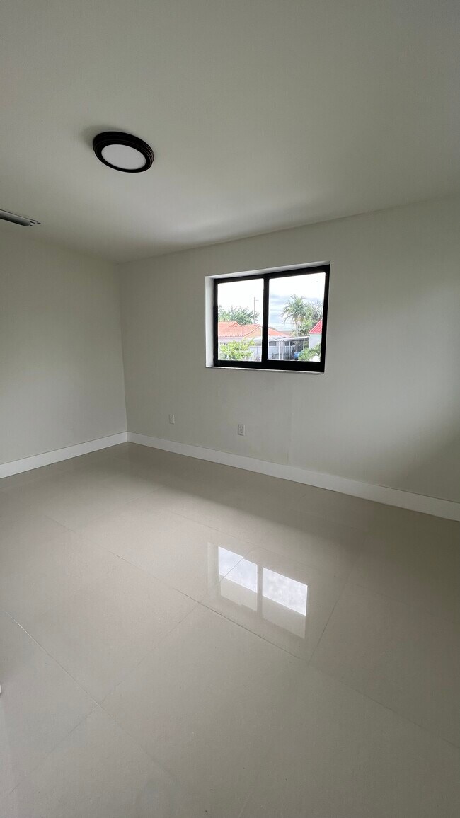 Foto del edificio - 3515 NW 13th St