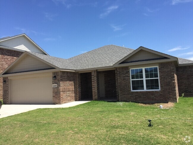 Building Photo - 3609 Scarlet Ln
