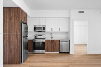 Building Photo - 2479 NE 192 St