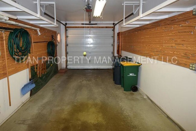 Foto del edificio - 663 Kingswood Ave