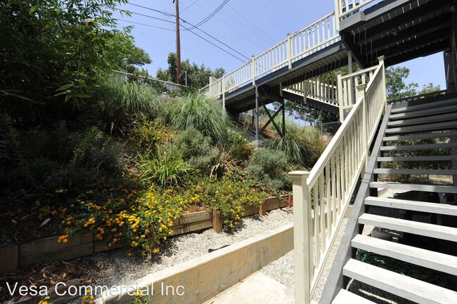Building Photo - 938 E Edgeware Rd
