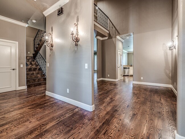 Building Photo - Luxury Edmond Townhome Overlooking Waterfa...