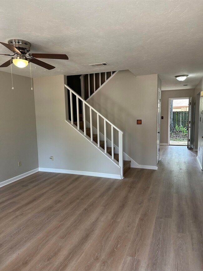 Foto del edificio - 2395 Claremont Ln