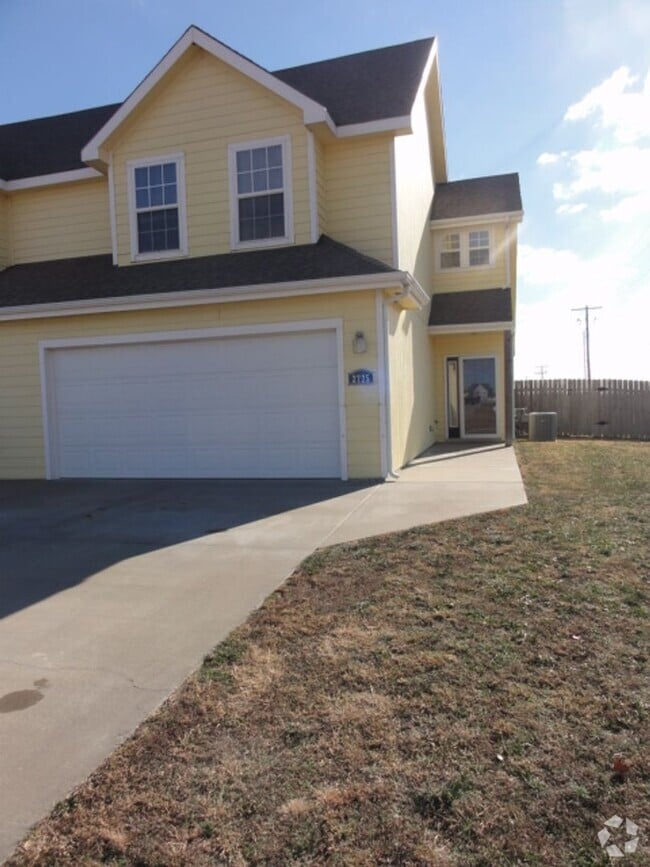 Building Photo - 2725 Kathie Dr