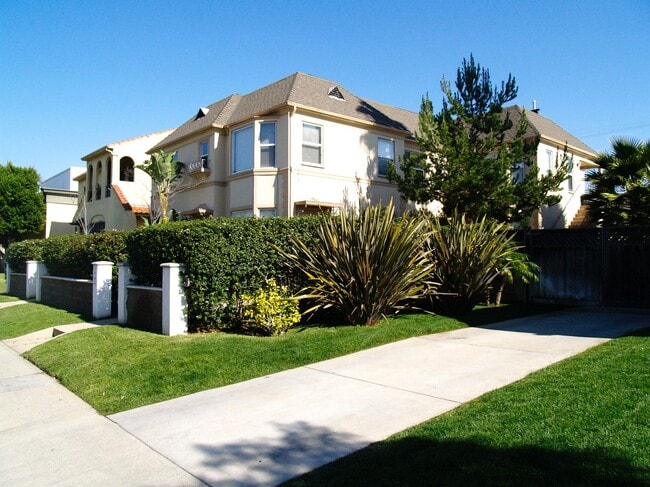 Building Photo - 1442 S Fairfax Ave