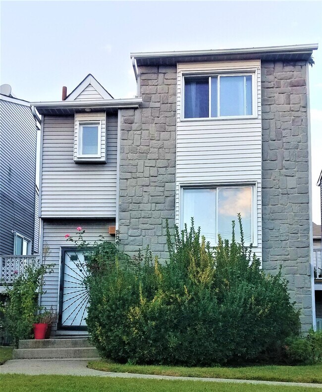 Foto del edificio - 935 Goethals Rd N