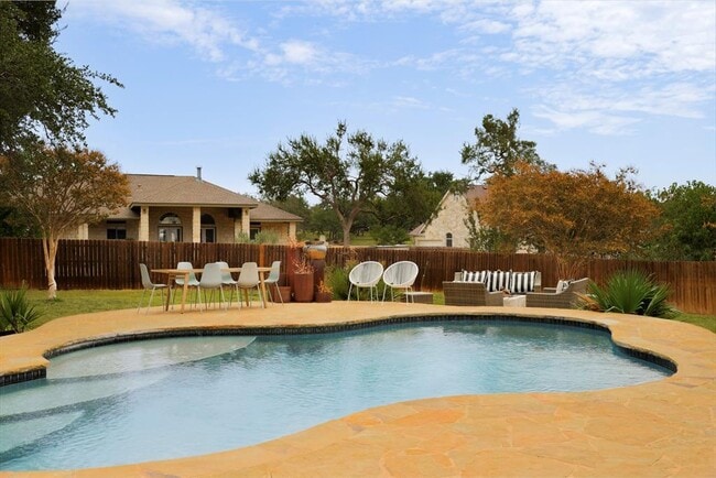 Foto del edificio - 300 Meadow Oaks Dr