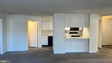 Building Photo - 625 Admiral Dr