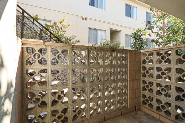 Building Photo - 1550 S Saltair Ave