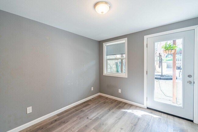 Foto del edificio - 55 Stoneybrook Ave