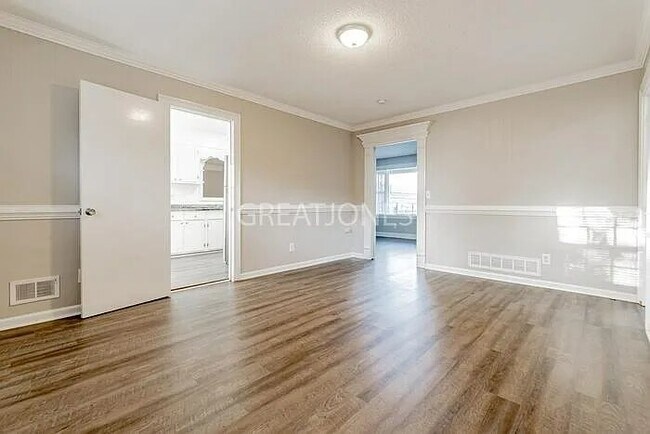 Building Photo - 4527 Robney Dr