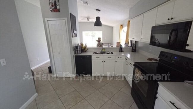 Building Photo - 2527 Chatham Cir