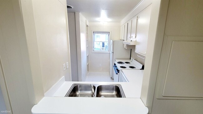 Building Photo - 2 br, 1.5 bath Townhome - 3949 Keswick Pl