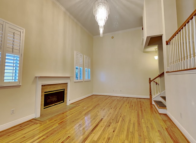 Building Photo - 3315 W De Leon St
