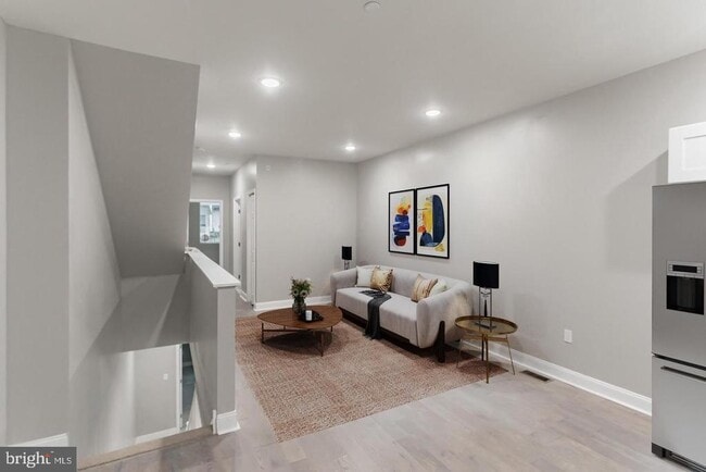 Building Photo - 667 N 39th St