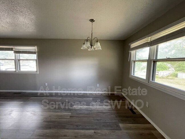 Foto del edificio - 2315 W Village Ln