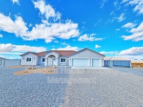 Building Photo - 6130 N Cavalry Trl