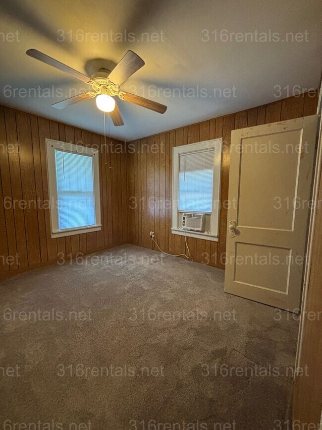Building Photo - Two bed one bath available NOW!