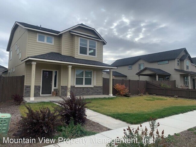 Building Photo - 3 br, 2.5 bath House - 2526 NW Hemlock Ave.