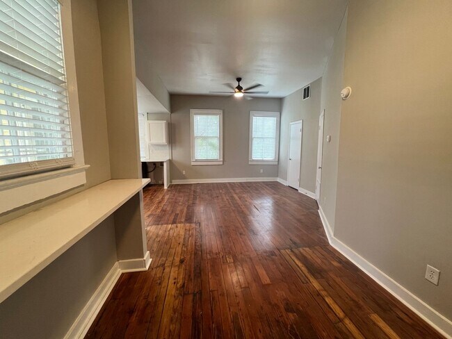 Building Photo - 1 Bedroom 1 Bath Apartment in Wraggsboro - Downtown Charleston